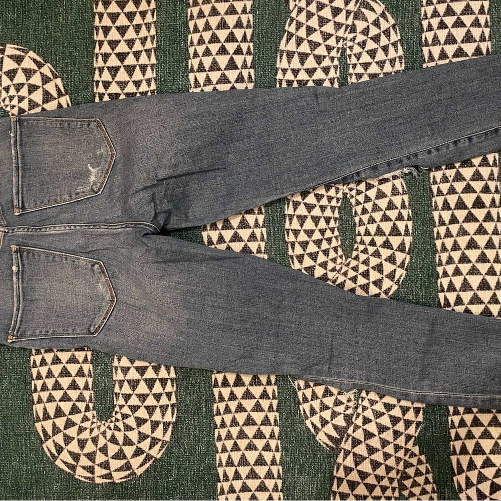 High Rise Light Wash Ripped Jeans Size 26 2R Abercrombie - Picture 4 of 5